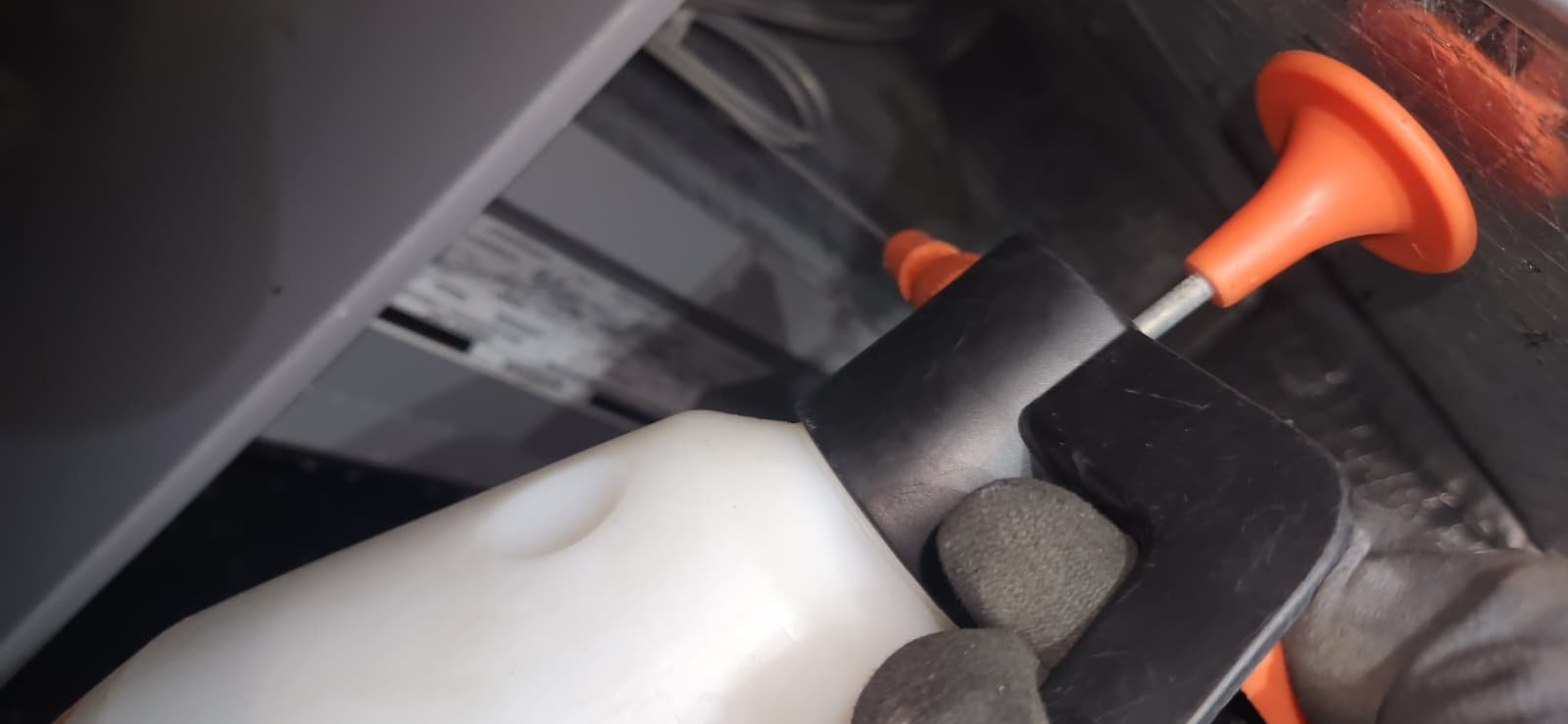 Quarterly HVAC maintenance service in Tampa, FL 33634 under premium plan