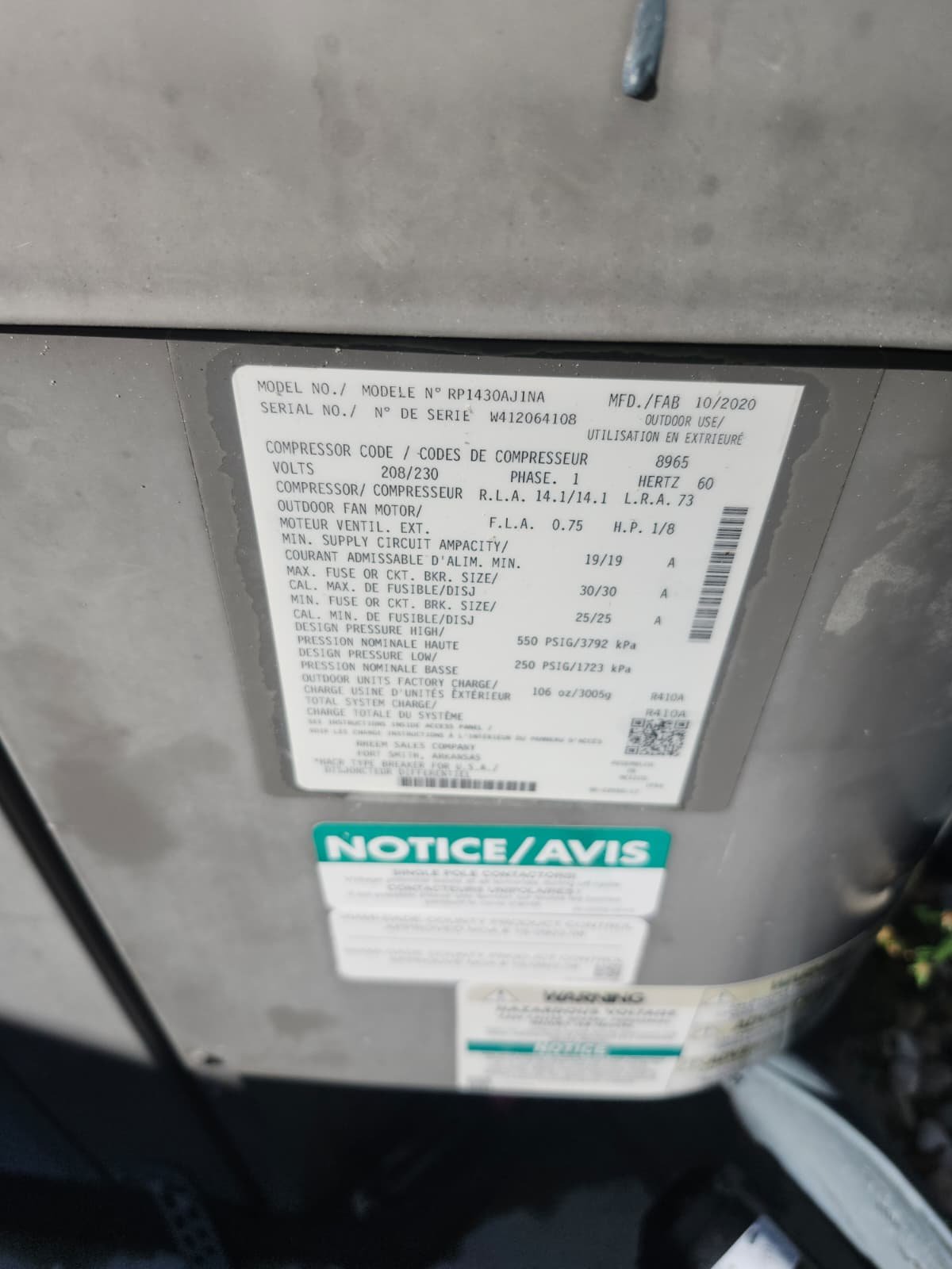 Technician completing new capacitor replacement on condenser in Lutz, FL 33549