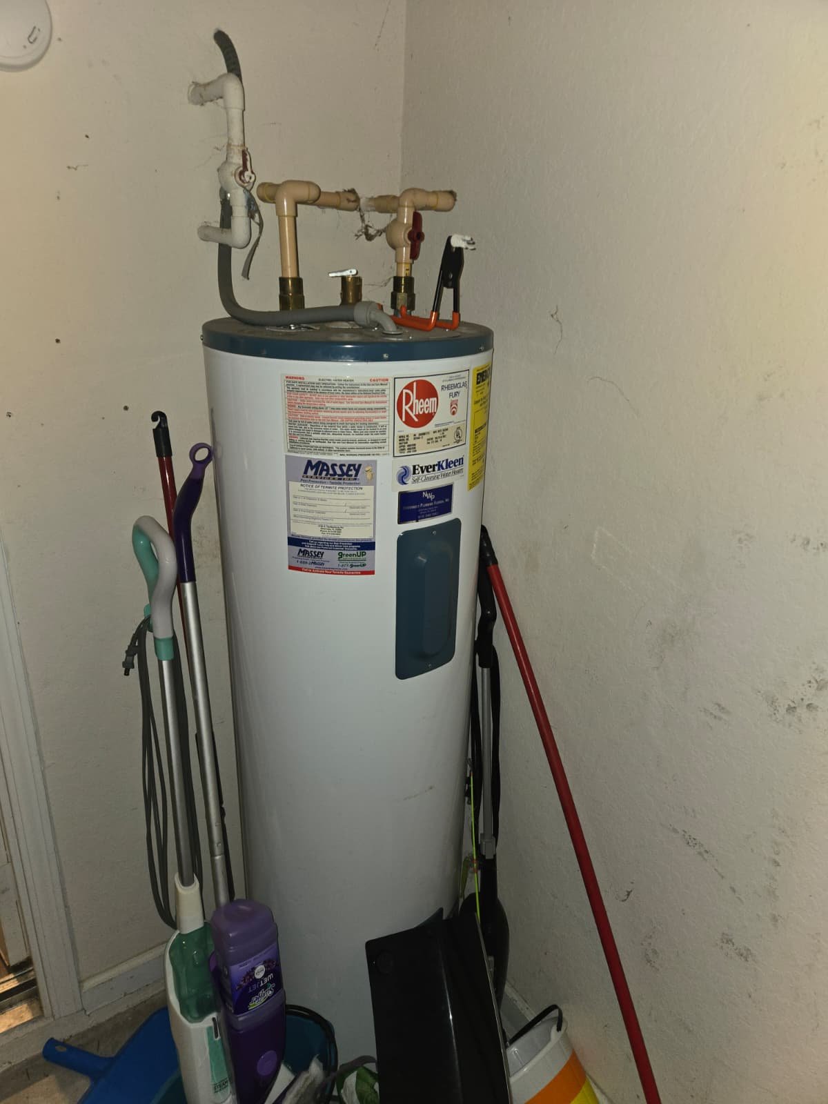 Aging water heater evaluated for replacement in Riverview, FL 33578