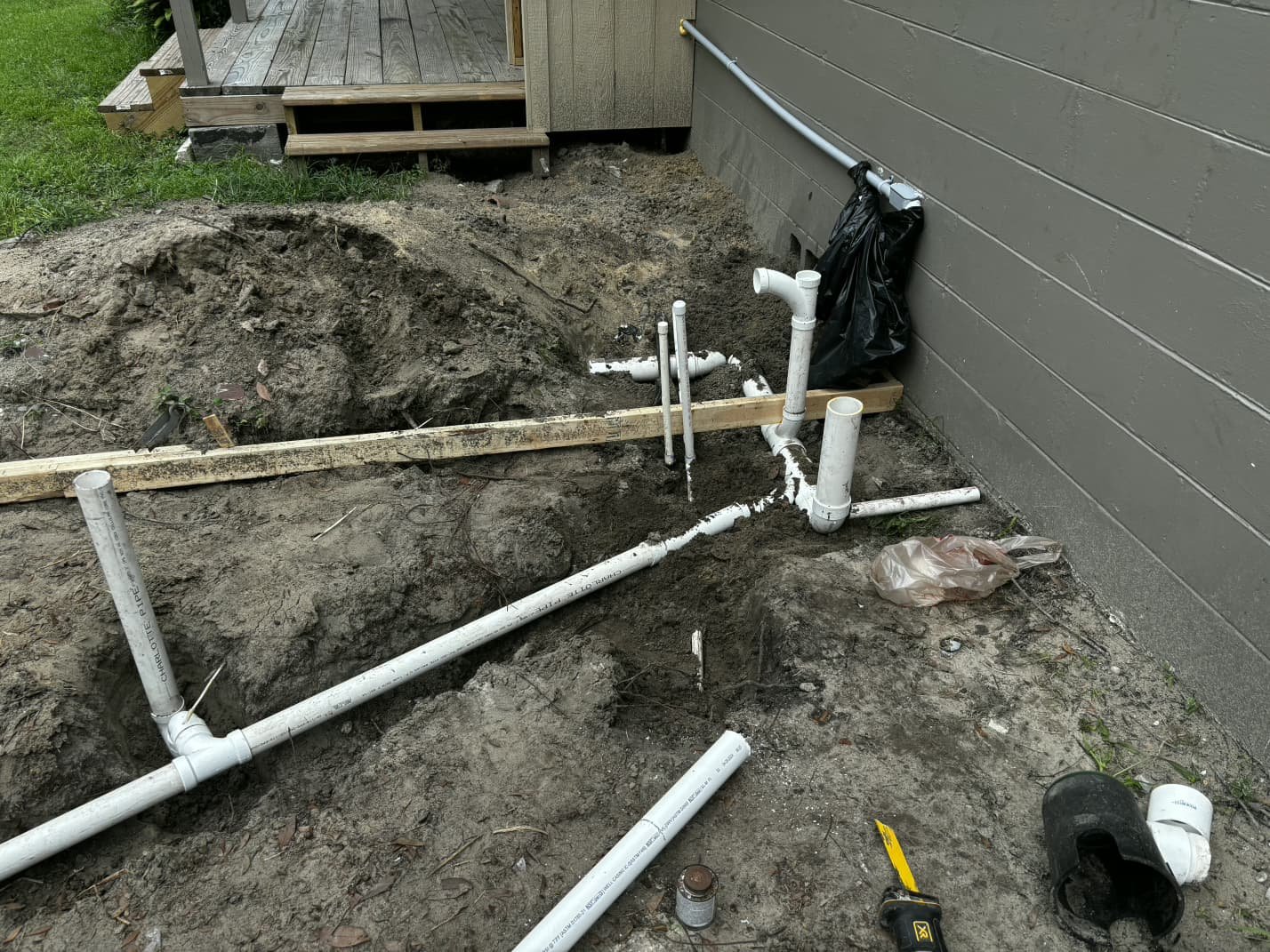 Drain snake cleaning through exterior cleanout in Seffner, FL 33584