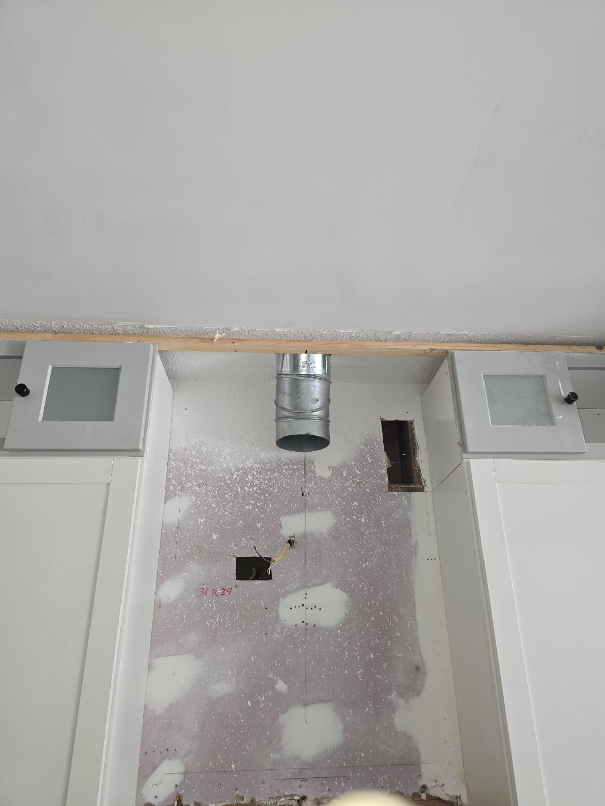 Code-compliant kitchen duct connection to range hood in Tampa, FL 33611