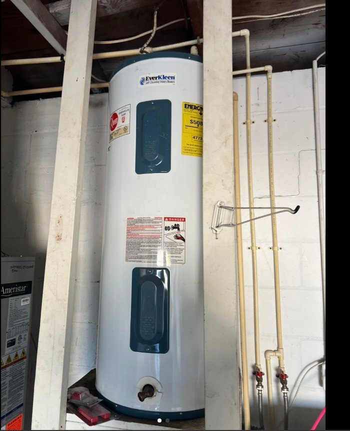 Side view of Rheem water heater install with insulated piping in St. Petersburg, FL 33703