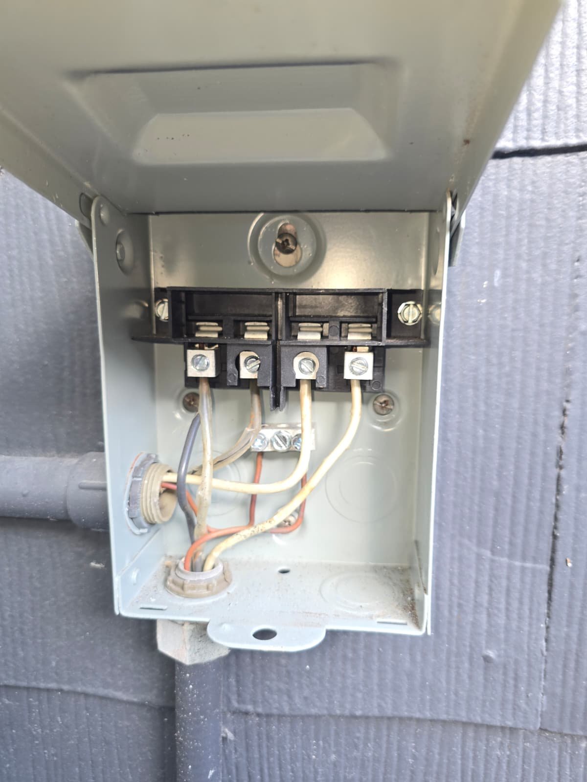 AC ductwork upgrade with new boots and grills in St. Petersburg, FL 33712 home