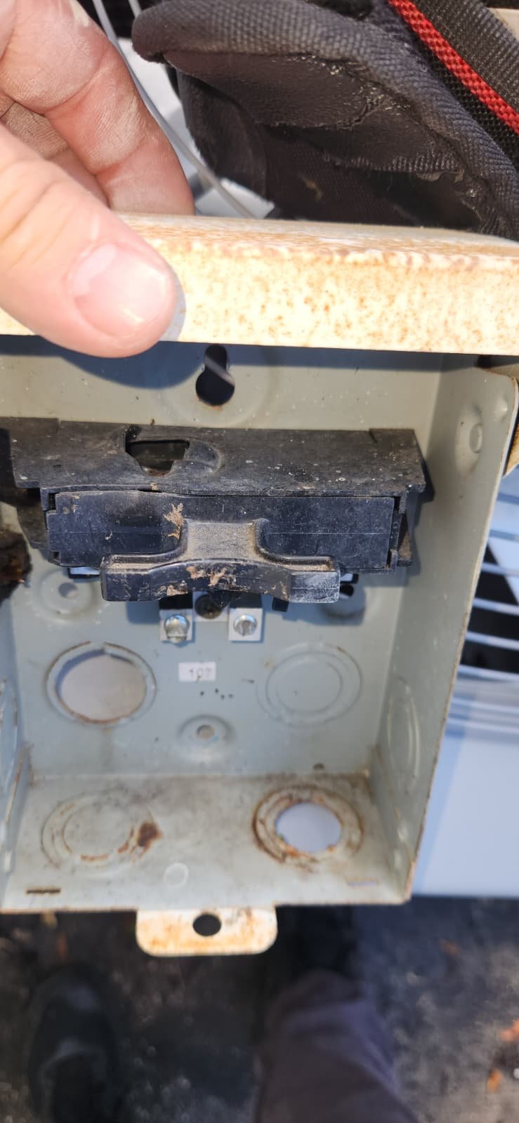 Electrical disconnect switch upgrade near Tampa, FL 33625