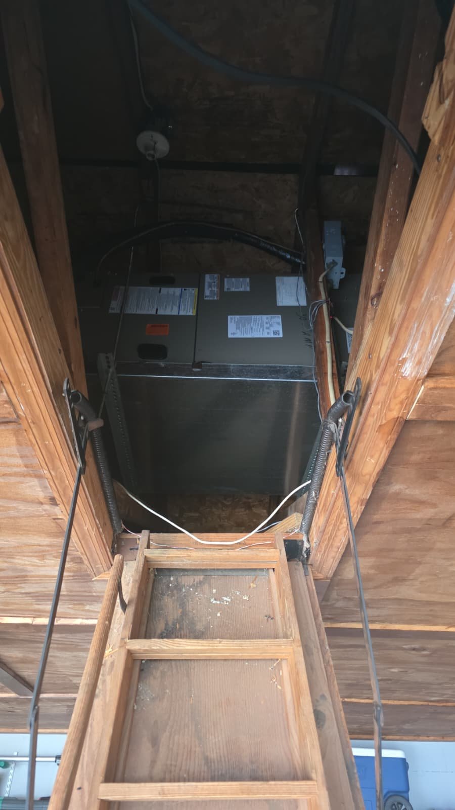 Premium AC maintenance service in Tampa, FL 33617 indoor unit cleaning