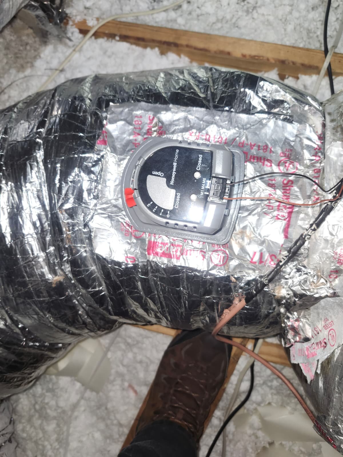 Close-up of replacement zone damper motor on ductwork in Lutz, FL 33559