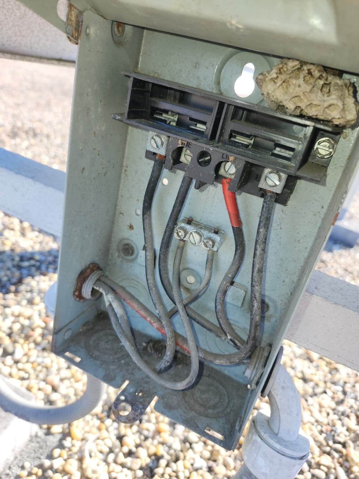 Inspecting high energy consumption on aging air conditioning unit in Tampa, FL 33634