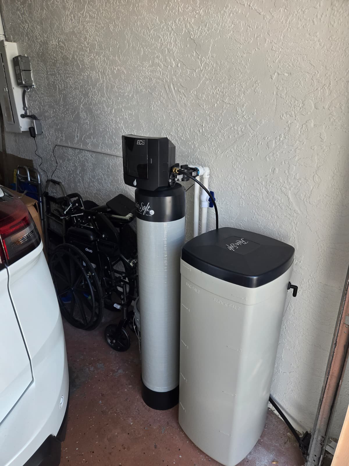 Detailed water heater inspection and report in Clearwater, FL 33755