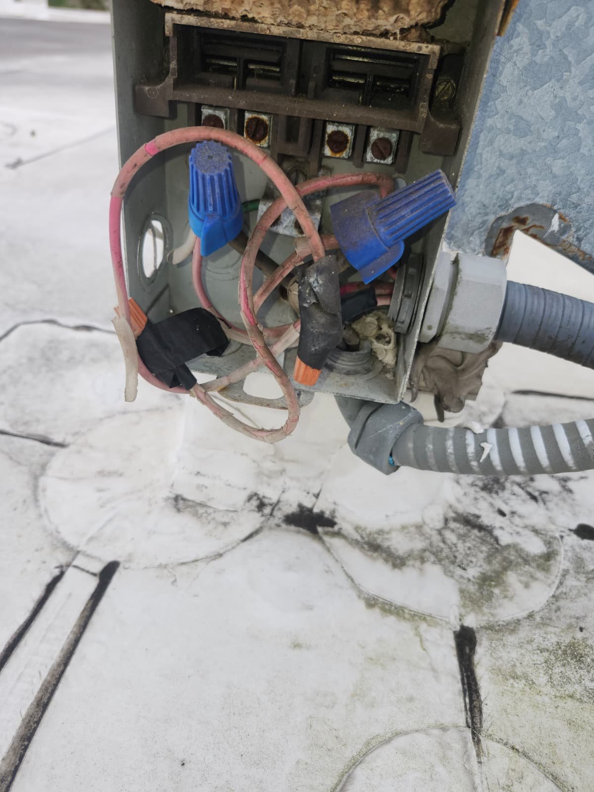 Old commercial HVAC system under quarterly service agreement in Tampa, FL 33634