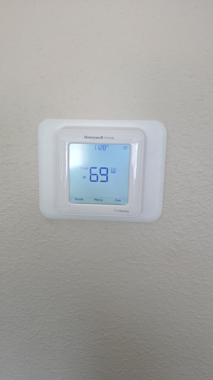 Programming new Honeywell T4 Pro thermostat in Palmetto, FL 34221 residence
