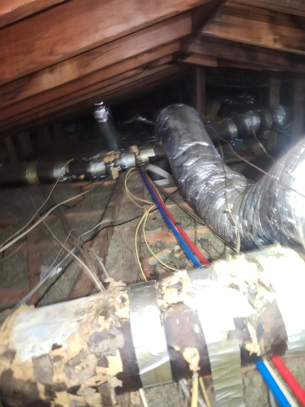 Flexible R6 ductwork installation in Tampa, FL 33617 home