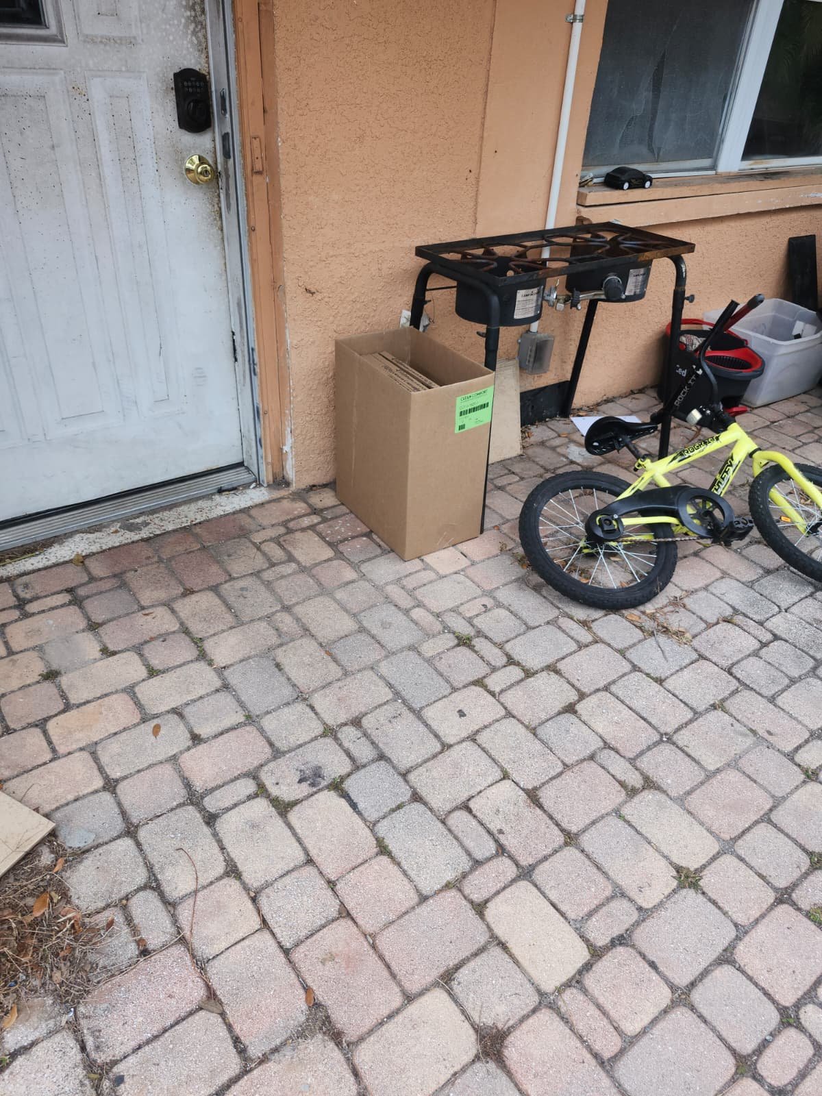 St. Petersburg FL AC maintenance on 8-year-old condenser unit