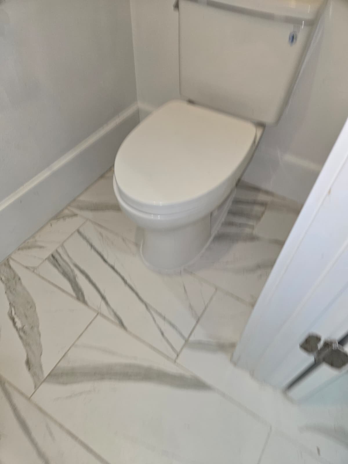 Toilet services and repair in Tampa, FL 33609