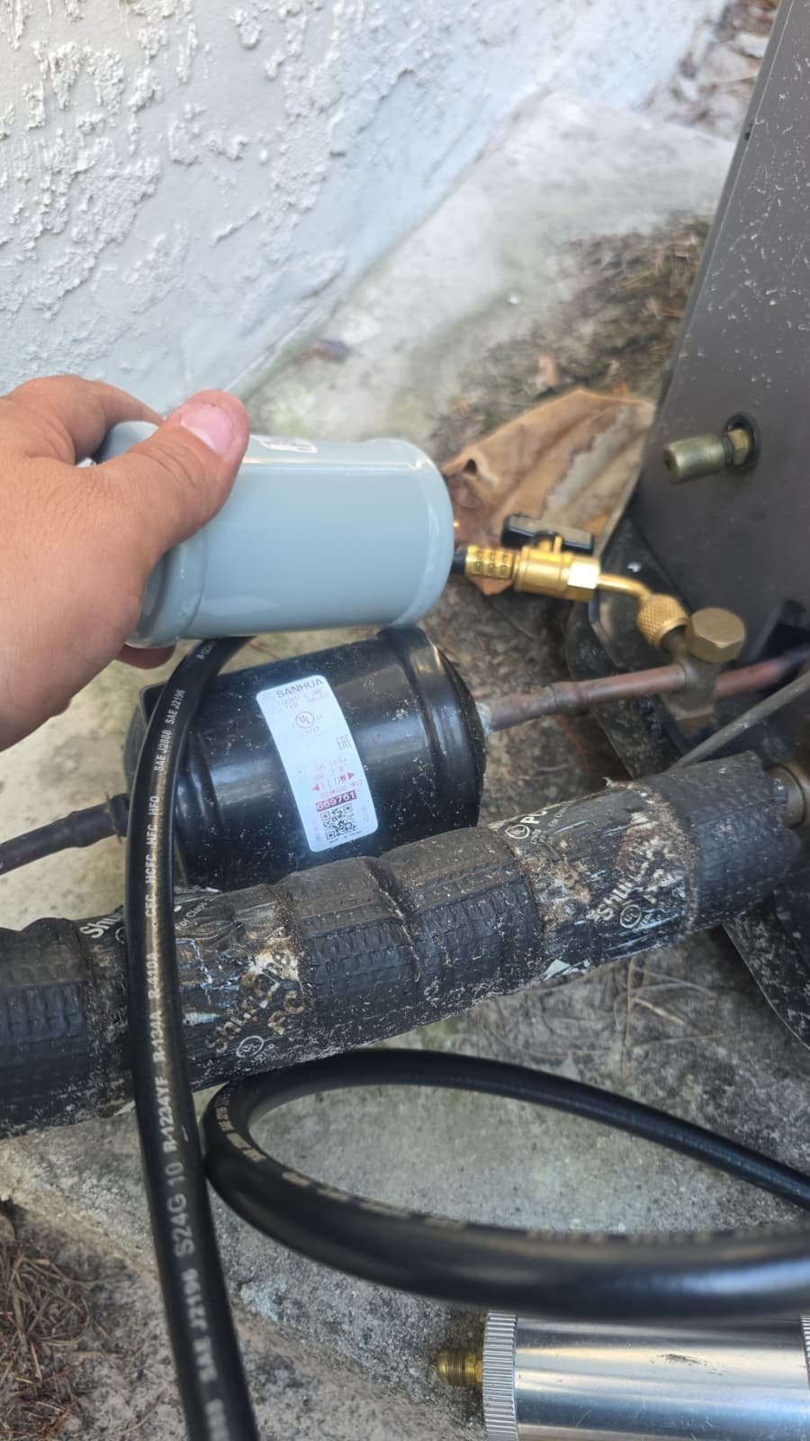 AC condenser service and leak repair in Hudson, FL 34669