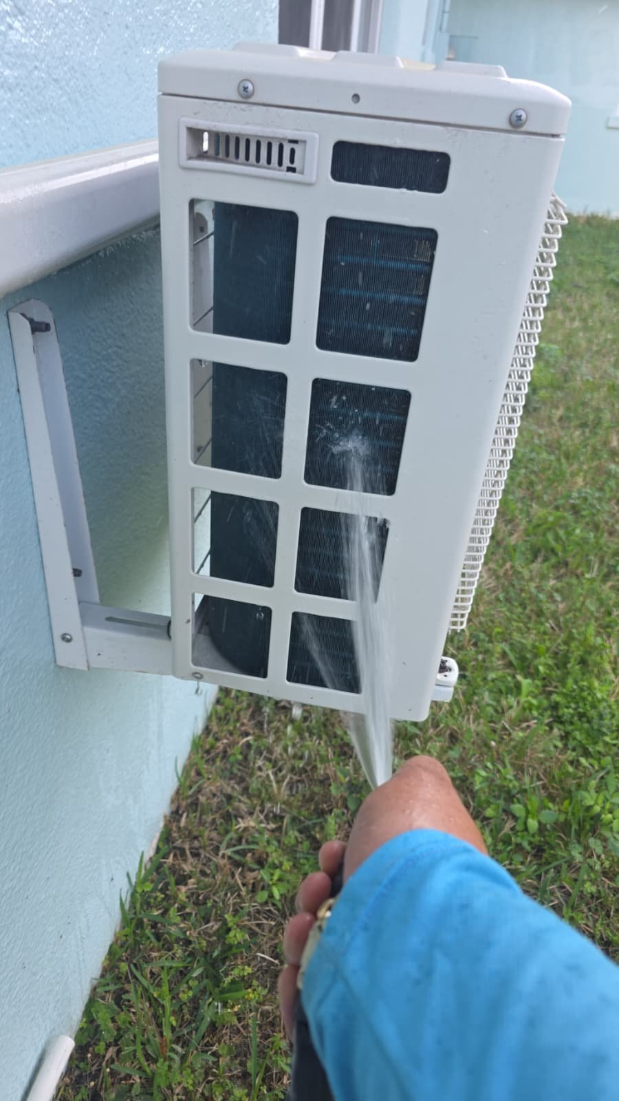 Mini split cleaning and service in Tampa, FL 33605