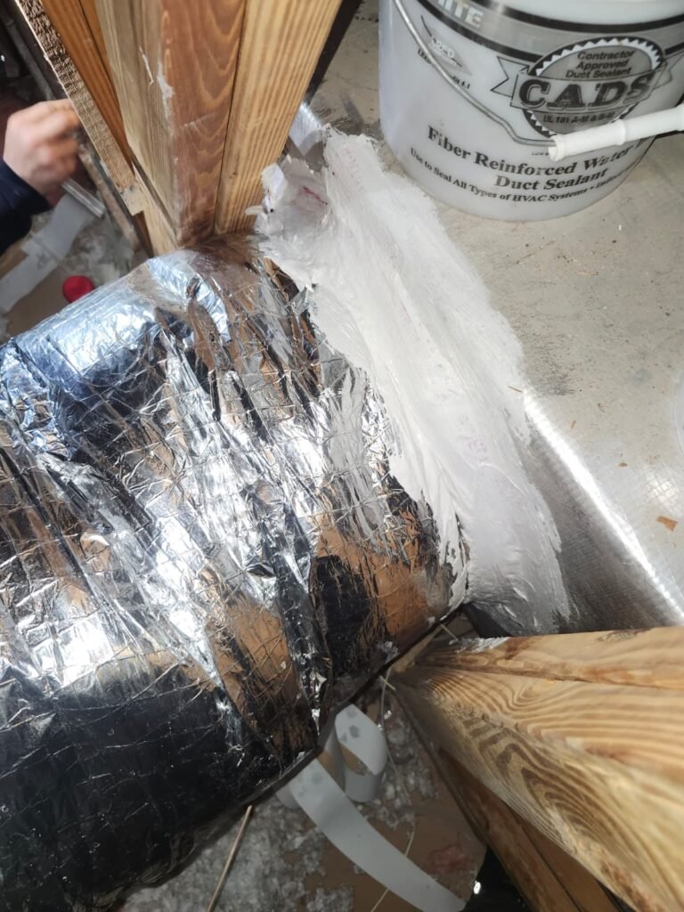 Sealing a duct connection with fiber-reinforced mastic in Lutz, FL 33558.