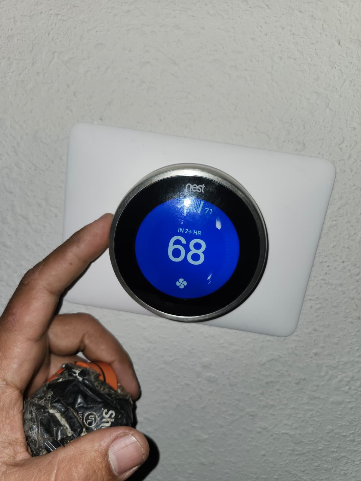 Smart thermostat set to 68 degrees for optimal comfort in Wesley Chapel, FL 33543.