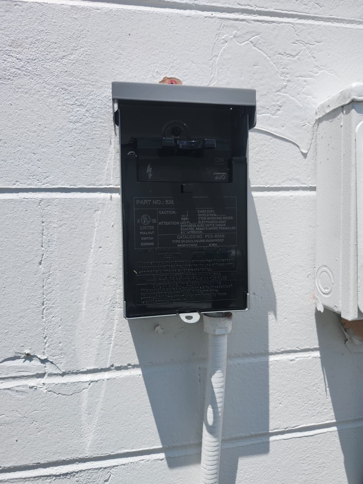Closed disconnect switch mounted on an exterior wall in St. Petersburg, FL 33712.
