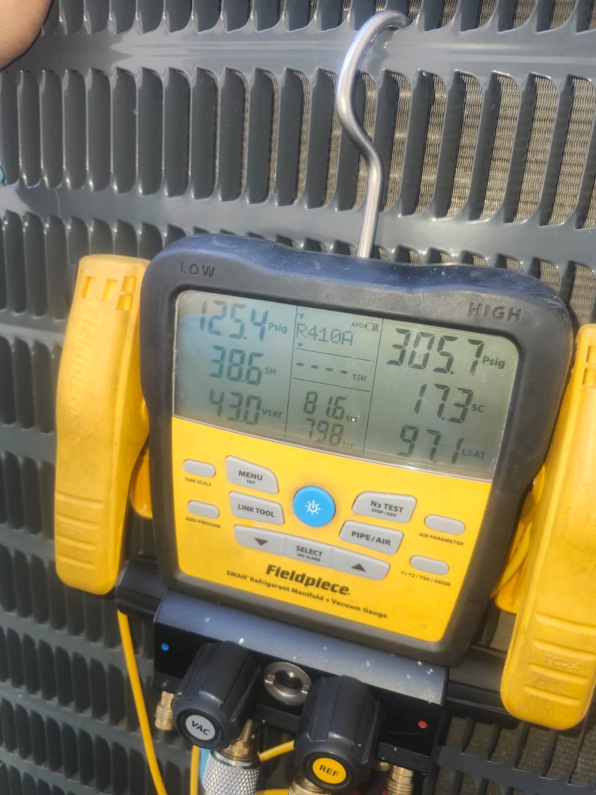 Digital Manifold Gauge on AC - Tampa, FL 33611 Fieldpiece digital manifold gauge on outdoor AC unit in Tampa, FL 33611.