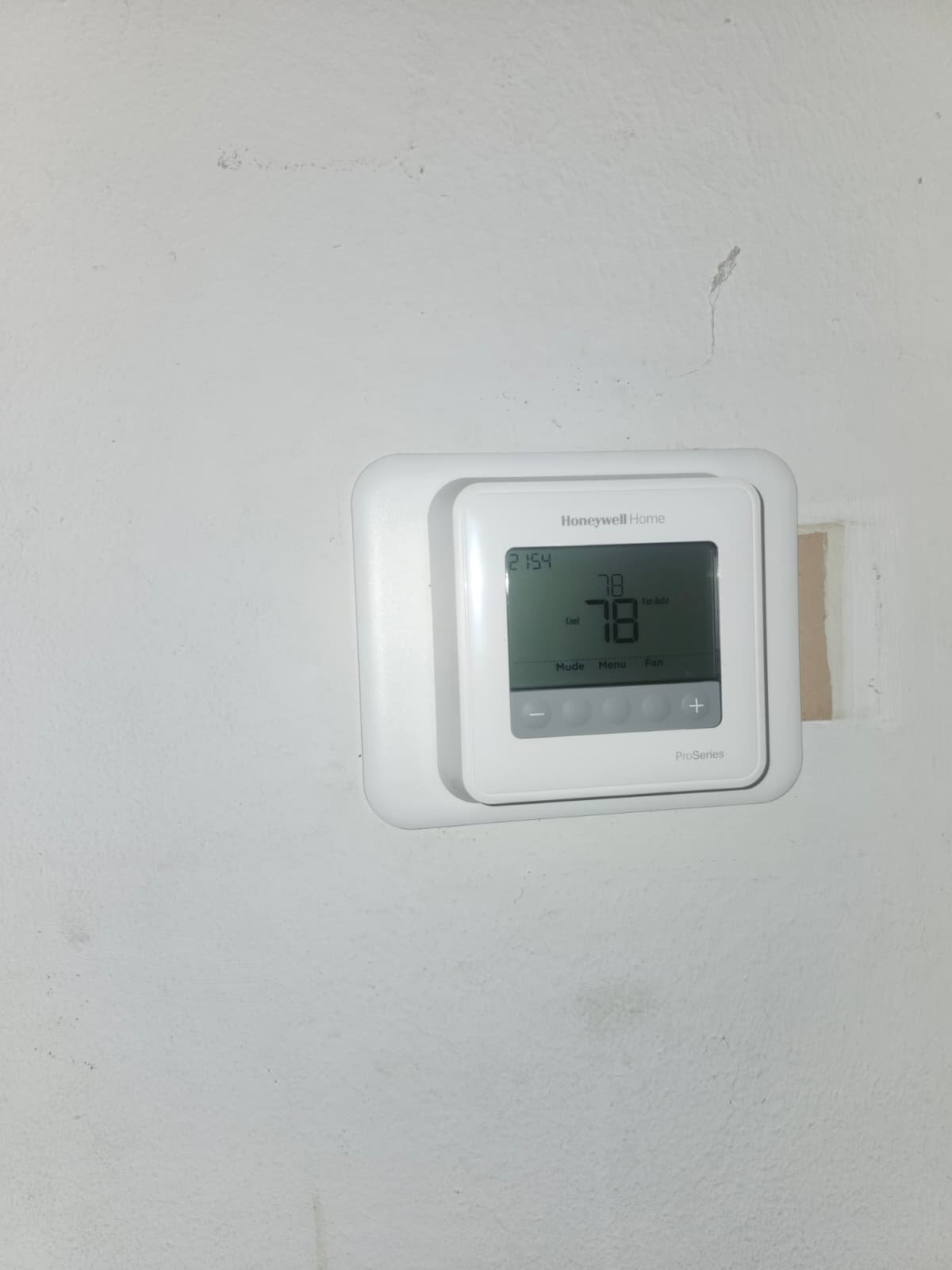 Honeywell Thermostat Installation - Tampa, FL 33611 Installed Honeywell thermostat on wall in Tampa, FL 33611 during Visit #1.