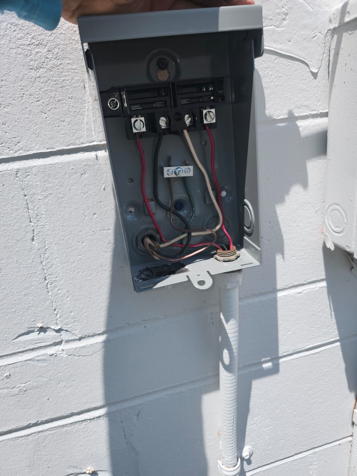 Open disconnect switch showing internal wiring in St. Petersburg, FL 33712.