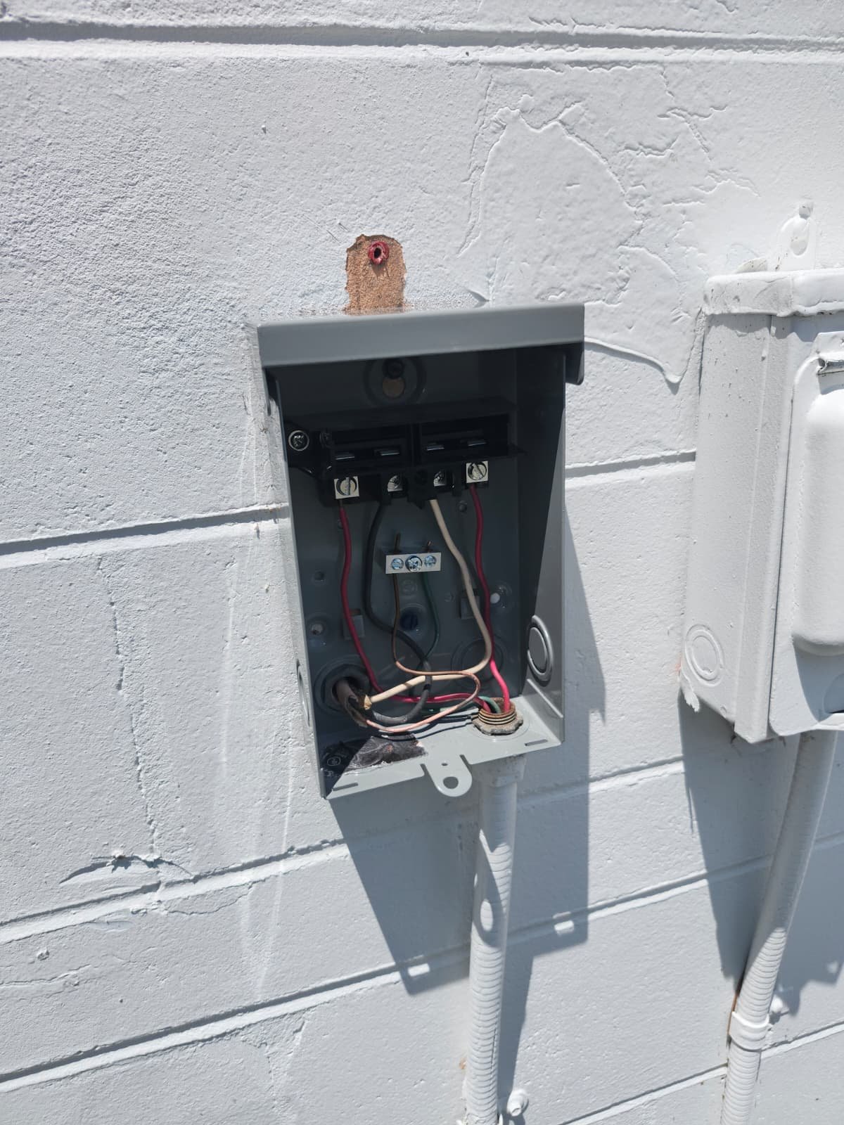 Open disconnect switch showing internal wiring in St. Petersburg, FL 33712.