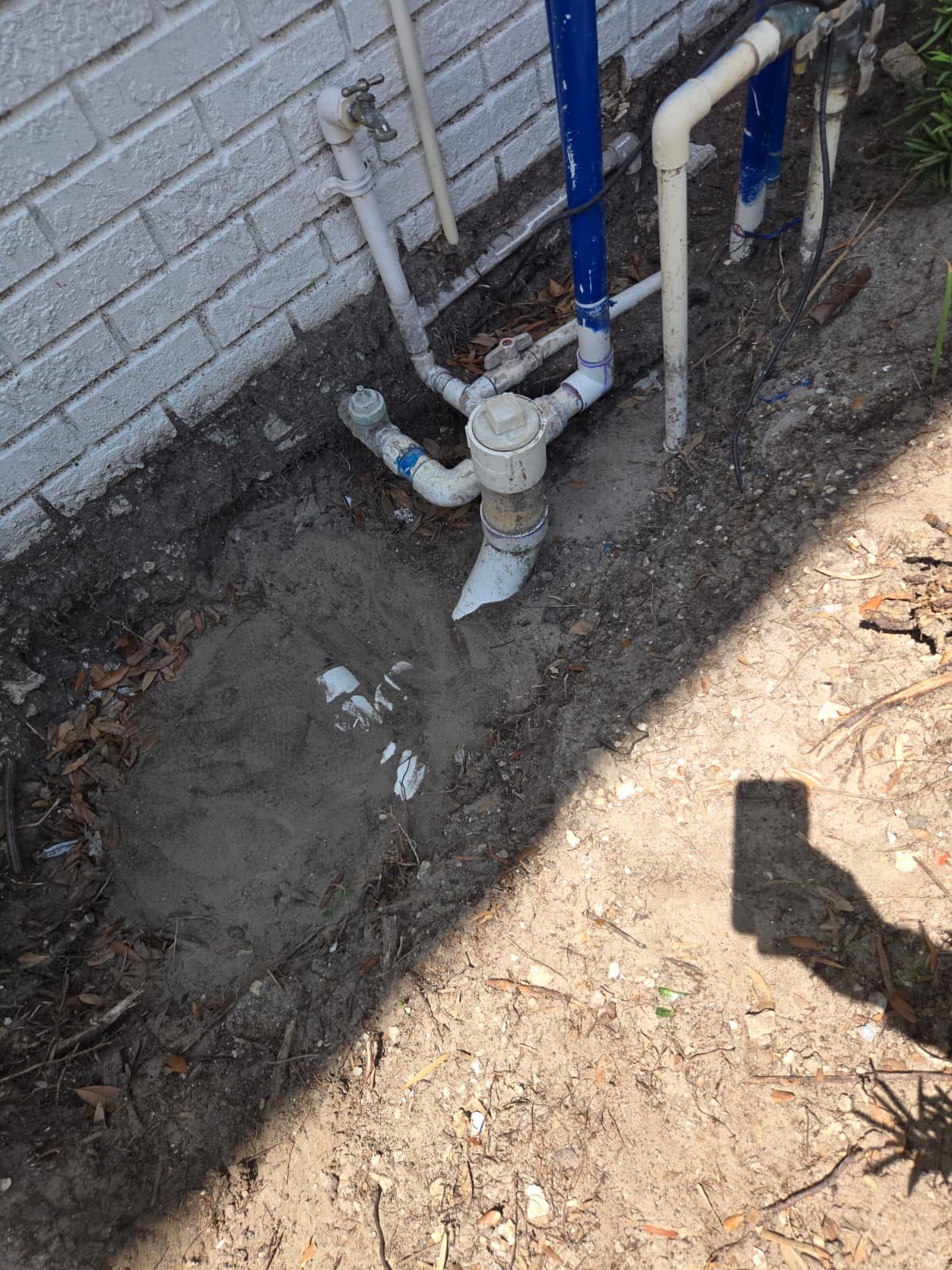 Outdoor plumbing pipes with soil disturbance, Tampa, FL 33605.