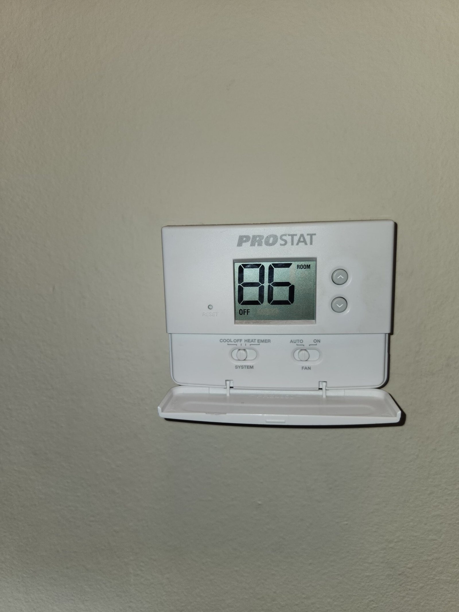 Close-up of Prostat thermostat displaying 86 degrees in Lutz, FL 33559. Detailed thermostat view.