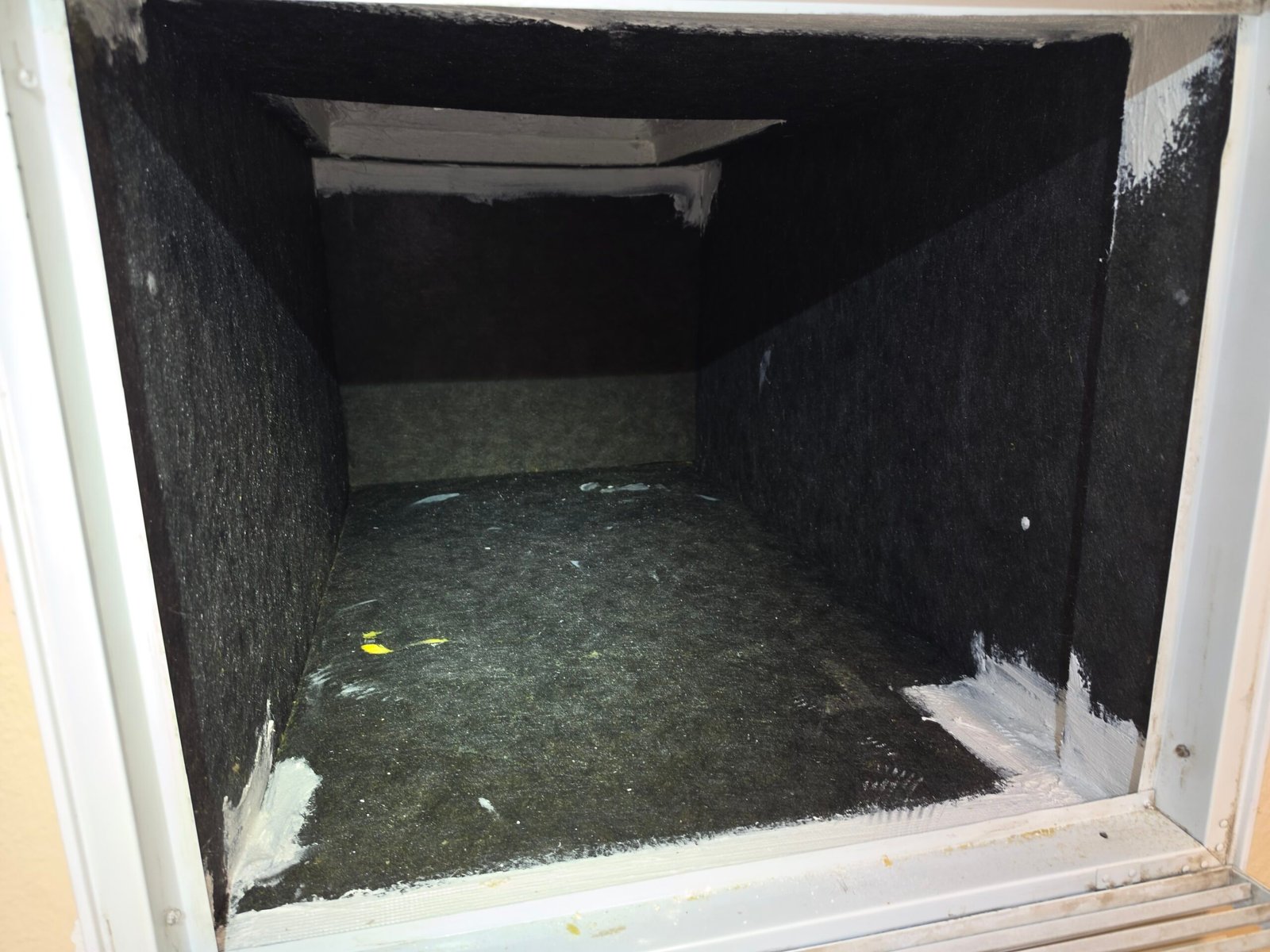 Interior of cleaned vent shaft, detail service in Lutz, FL 33558.