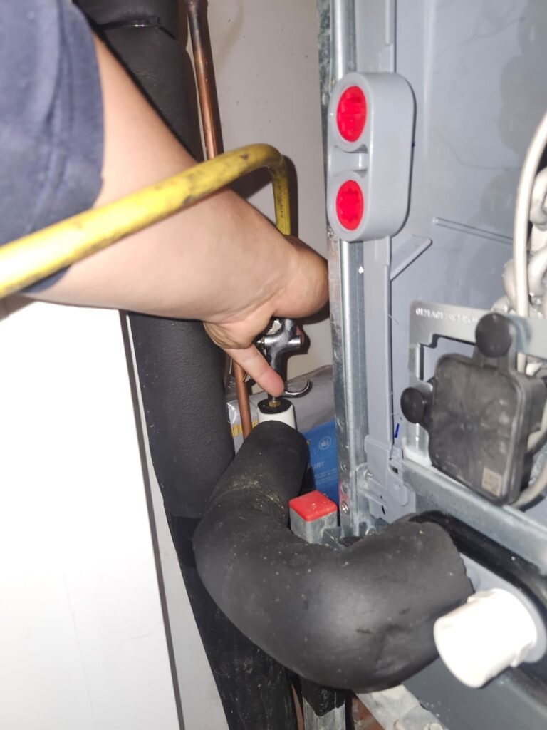 Adjusting HVAC Component in Tampa, FL 33629 Adjusting HVAC component during service in Tampa, FL 33629