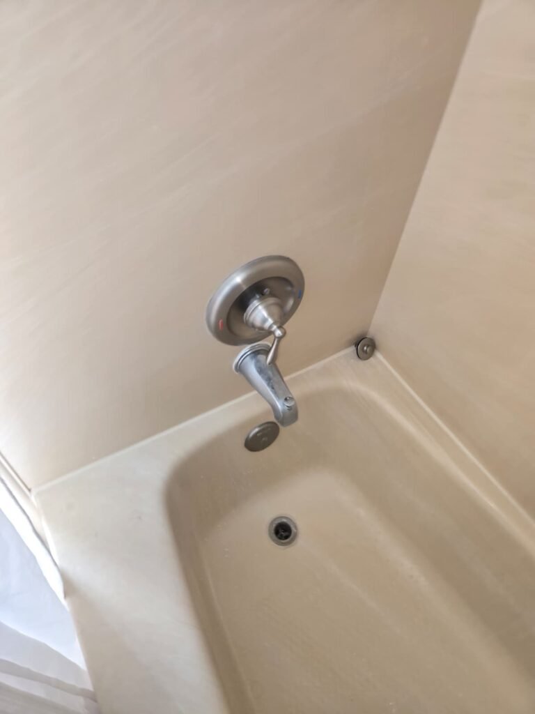Bathtub and Faucet in Seminole, FL 33776 Bathtub with faucet in Seminole, FL 33776 bathroom