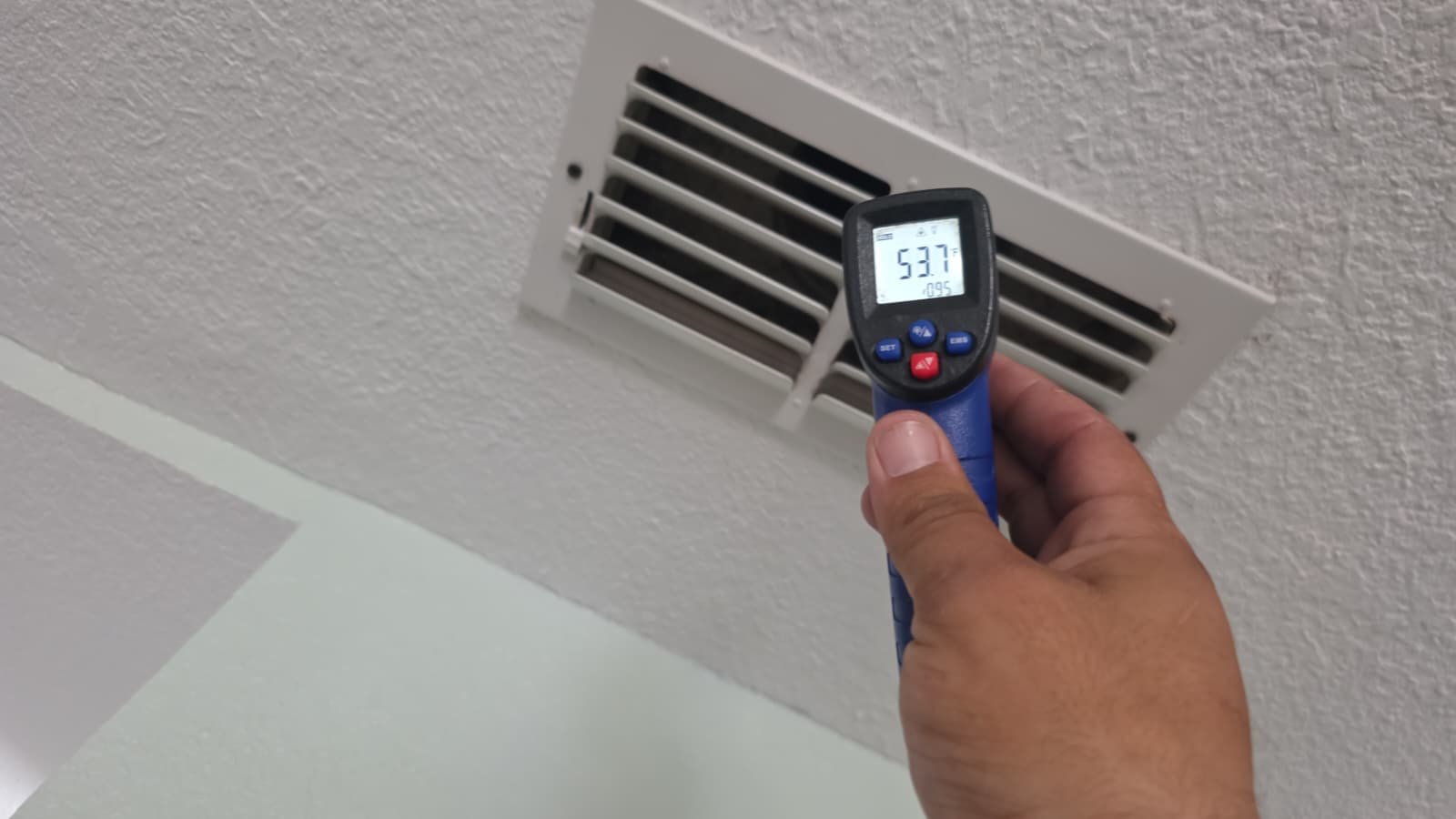 Ceiling Vent Temperature Check - Tampa, FL 33616 Temperature reading at ceiling vent, Premium Therapy Plan, Tampa, FL 33616.