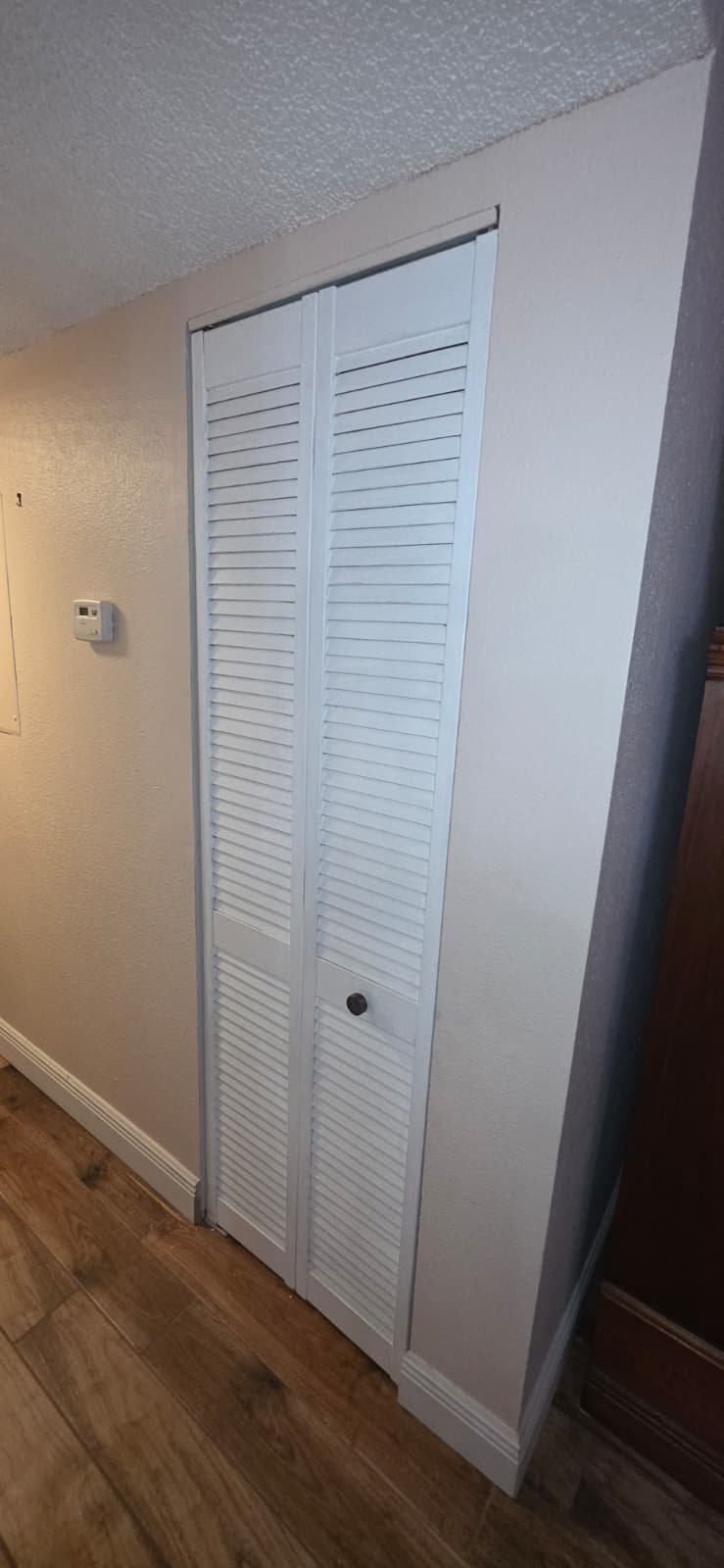 Closet Door in Tampa, FL 33615 Closed closet door where water heater is installed, Tampa, FL 33615.