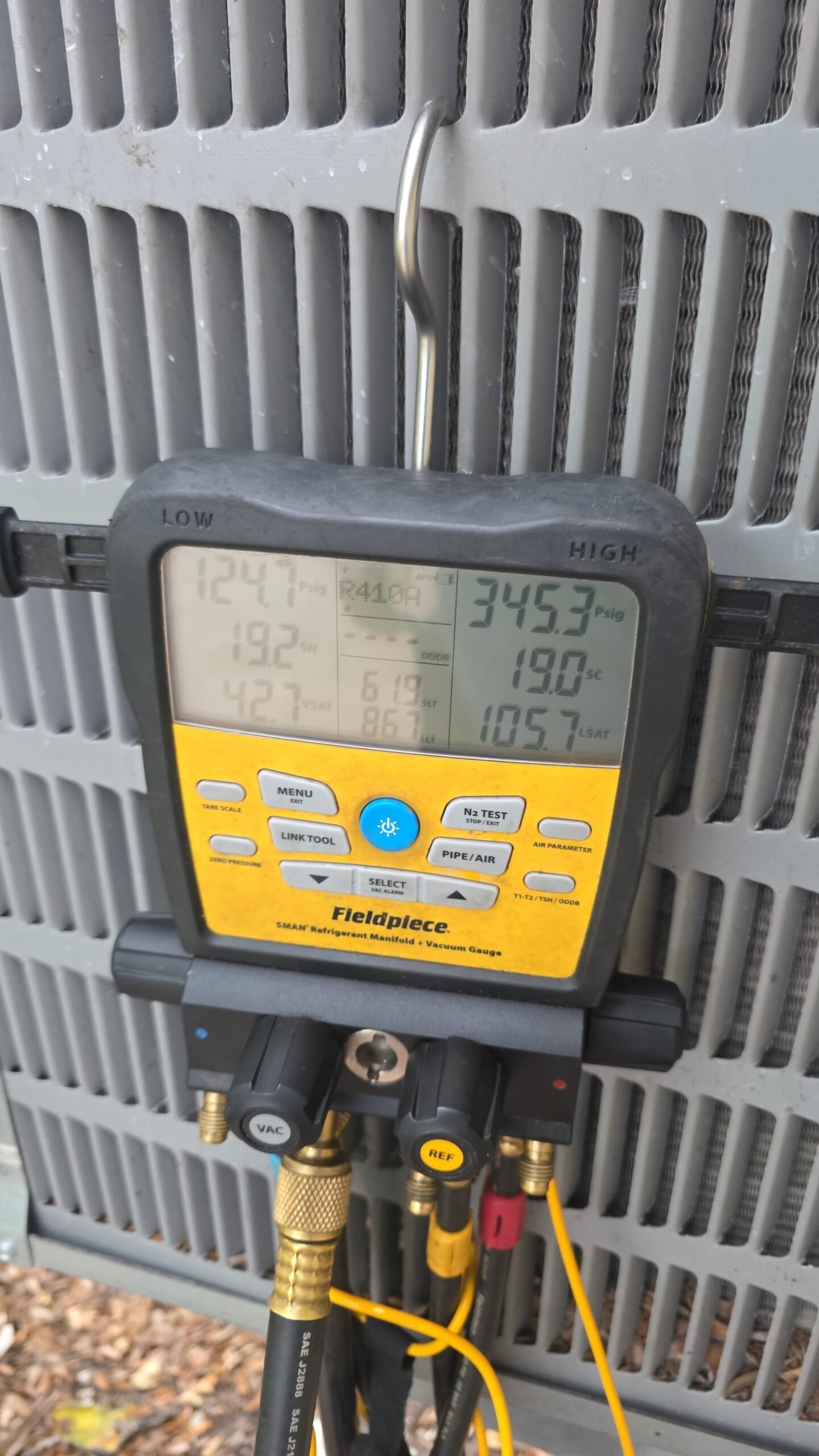 Fieldpiece digital manifold gauge showing pressure readings, Tampa, FL 33606.