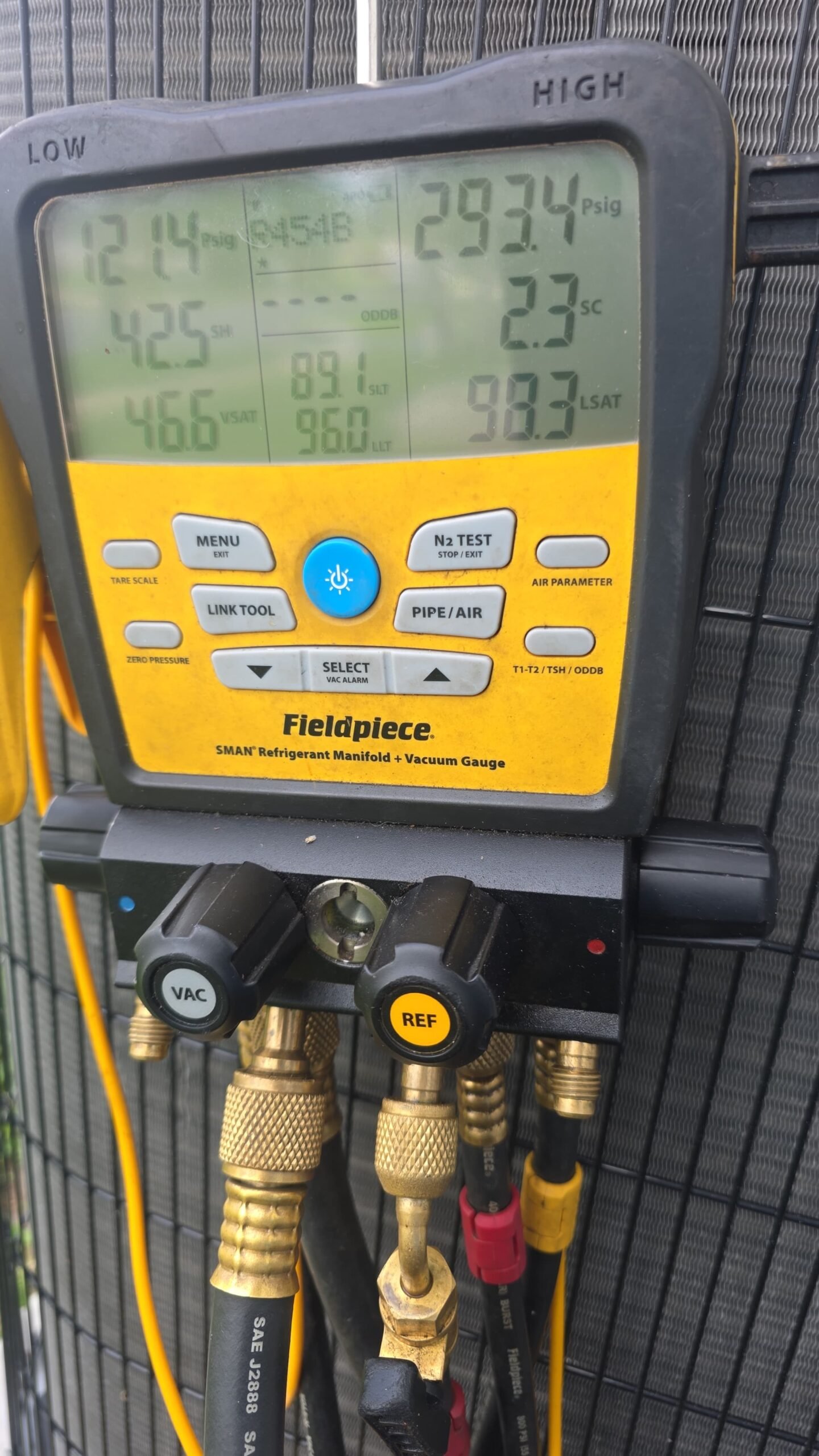 Fieldpiece manifold gauge set connected to AC unit in Largo, FL 33771.