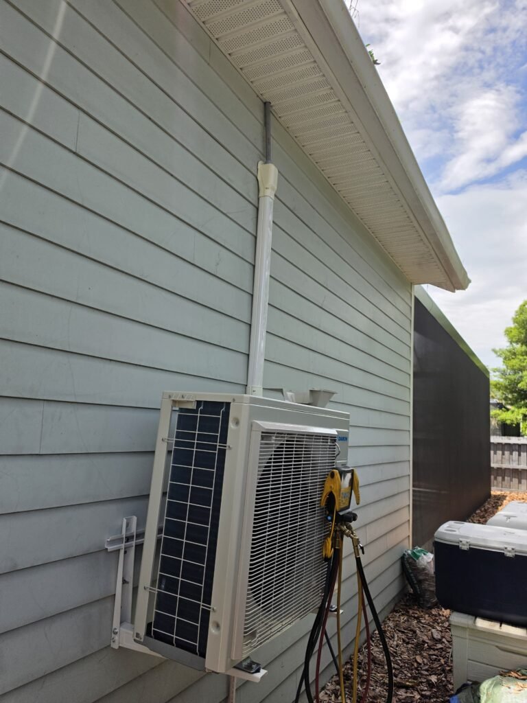 Daikin Heat Pump with Line Cover in Tampa, FL 33629 Daikin heat pump with line cover in Tampa, FL 33629