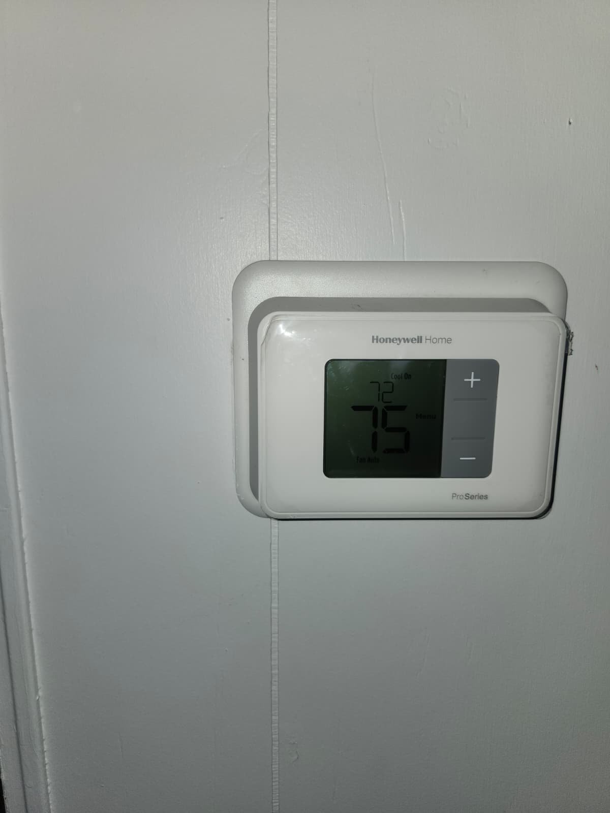 Honeywell thermostat displaying temperature in Odessa, FL 33556. Precise climate control.