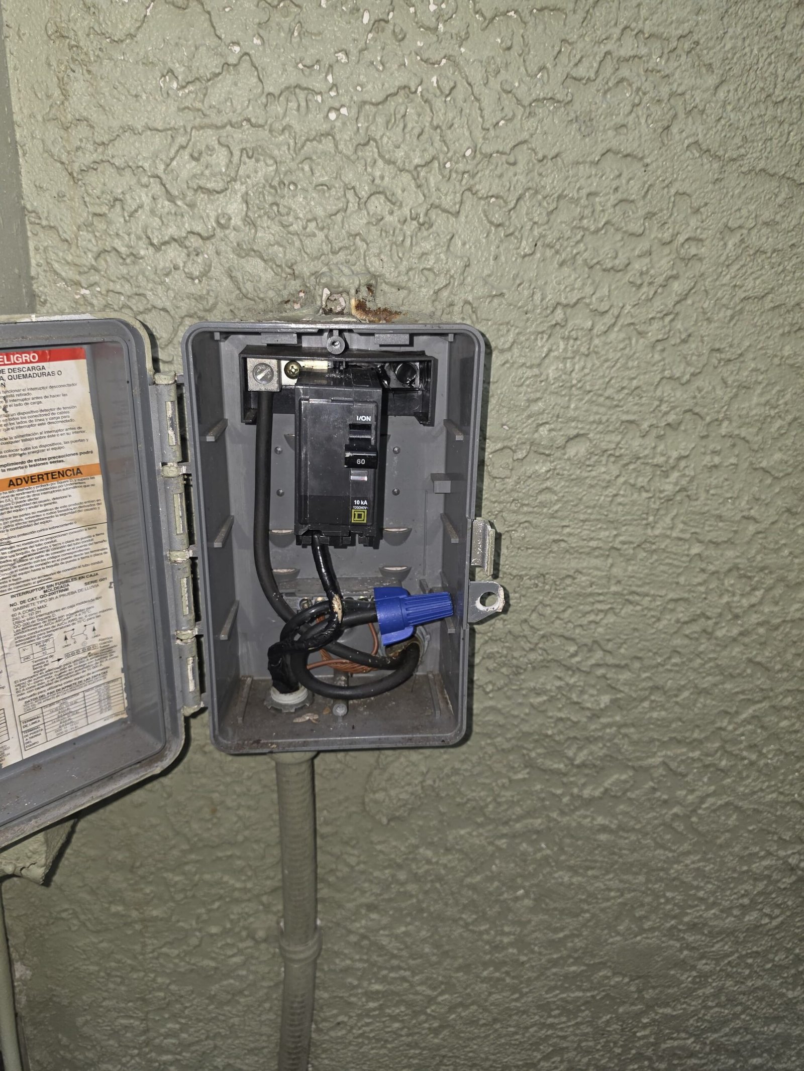 HVAC Electrical Box - Tampa, FL 33625 Open electrical box showing wiring and components in Tampa, FL 33625. Detailed inspection.