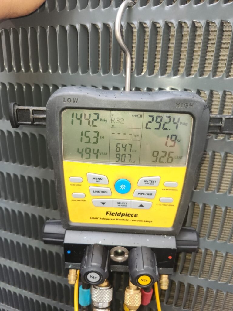 Manifold Gauge with Readings in Tampa, FL 33629 Manifold gauge with pressure readings in Tampa, FL 33629