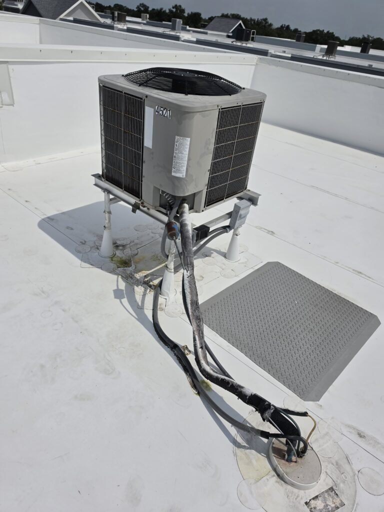 Rooftop HVAC Unit with Rust in Tampa, FL 33611 Rooftop HVAC unit with rust before replacement in Tampa, FL 33611