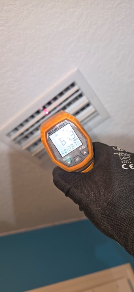 Temperature measurement near ceiling vent in Tampa, FL 33618