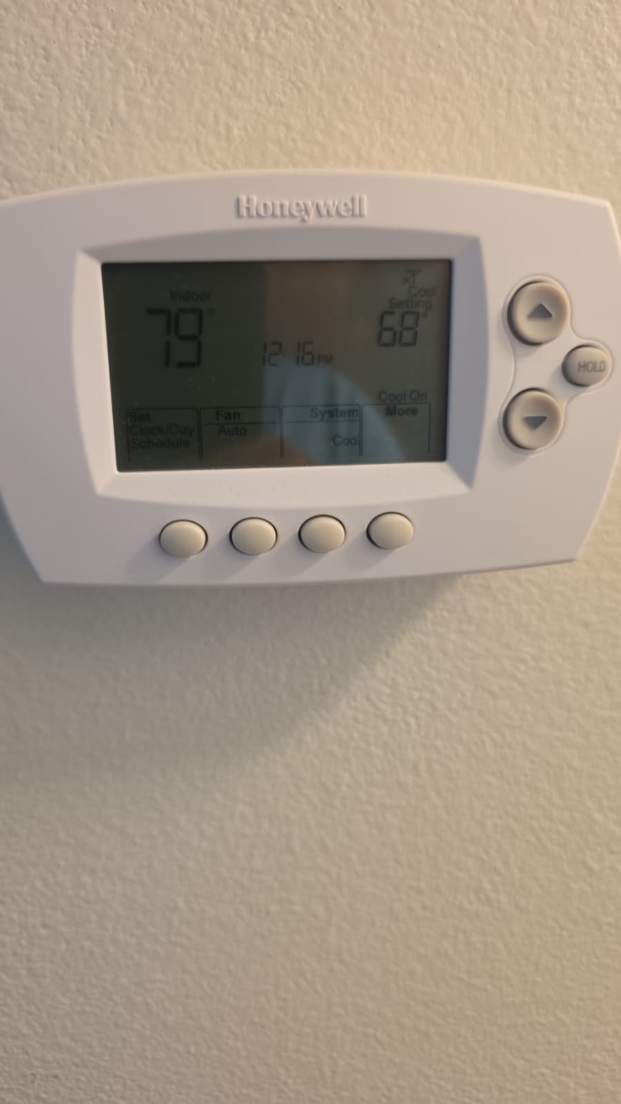 Thermostat Temperature Settings, Palm Harbor, FL 34684 Honeywell thermostat showing temperature settings, Palm Harbor, FL 34684.