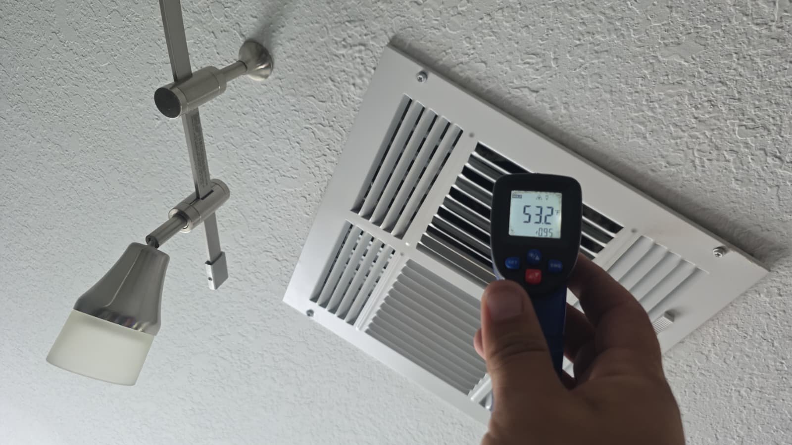 Vent Temp Reading Near Light - Tampa, FL 33616 Temperature reading near light fixture, Premium Therapy Plan, Tampa, FL 33616.