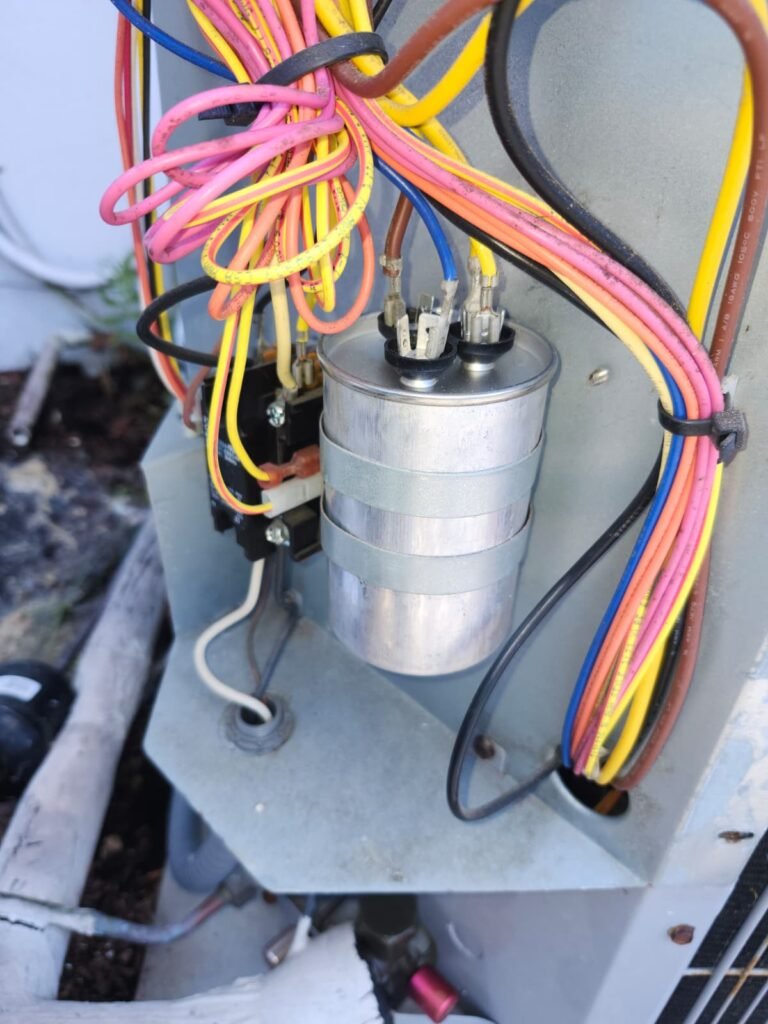 Angle View of HVAC Capacitor in Belleair, FL 33756 Angle view of HVAC capacitor replacement in Belleair, FL 33756