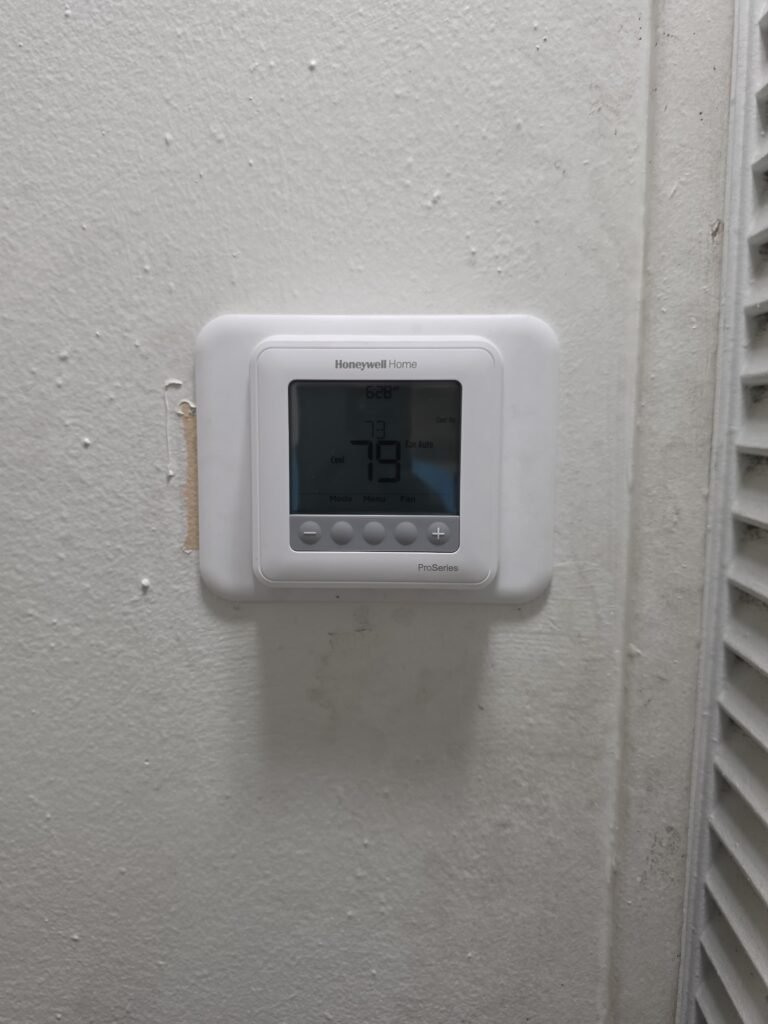 Thermostat Display in Tampa, FL 33611 Thermostat showing 79 degrees in Tampa, FL 33611 HVAC service.