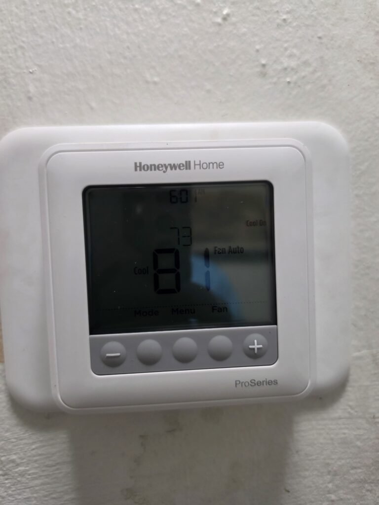 Thermostat Reading in Tampa, FL 33611 Thermostat showing 81 degrees in Tampa, FL 33611 HVAC service.