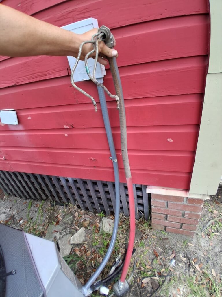 Technician with disconnected lines in Tampa, FL 33605