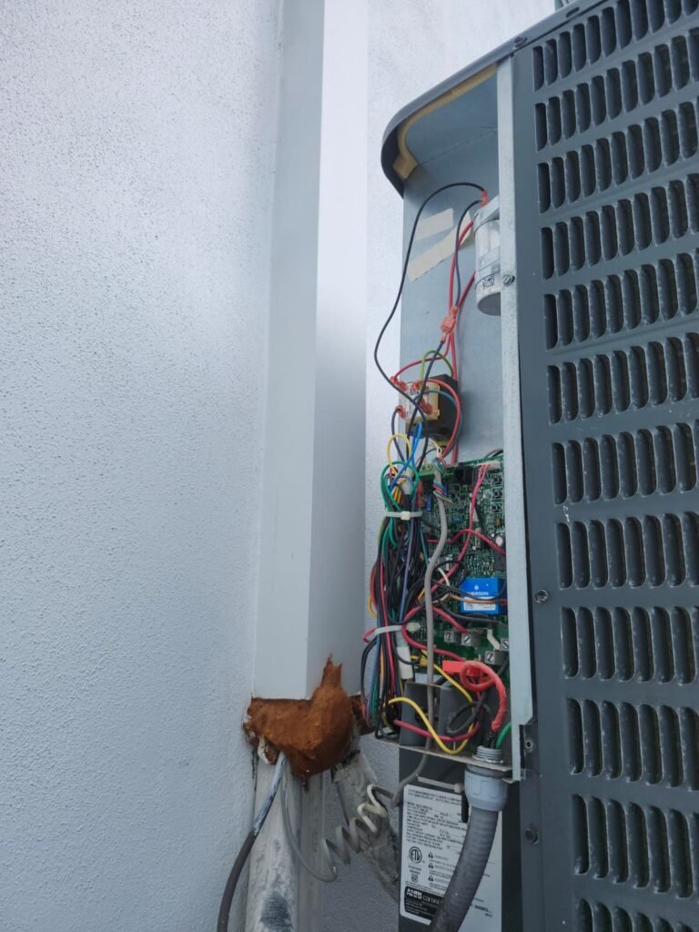Open HVAC Unit in Saint Petersburg, FL 33703 Open HVAC unit with control board, Saint Petersburg, FL 33703