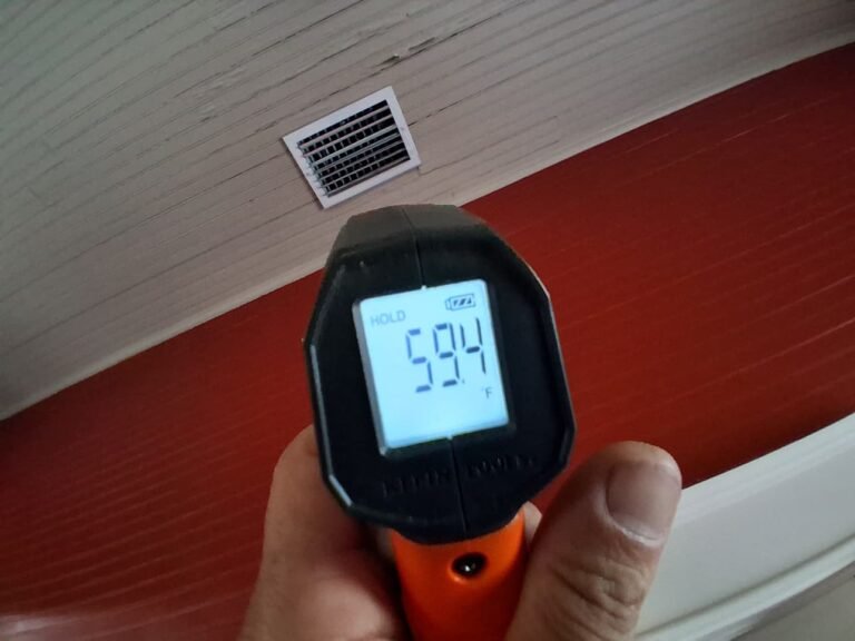 Temperature reading near ceiling vent in Tampa, FL 33605