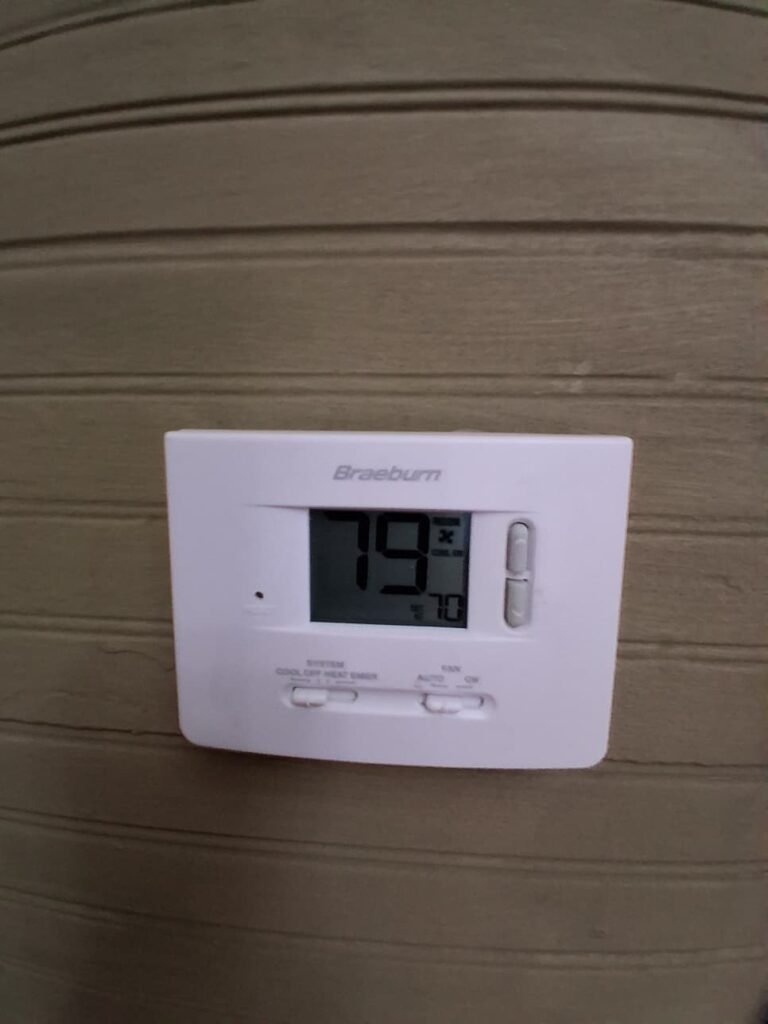 Thermostat displaying temperature in Tampa, FL 33605